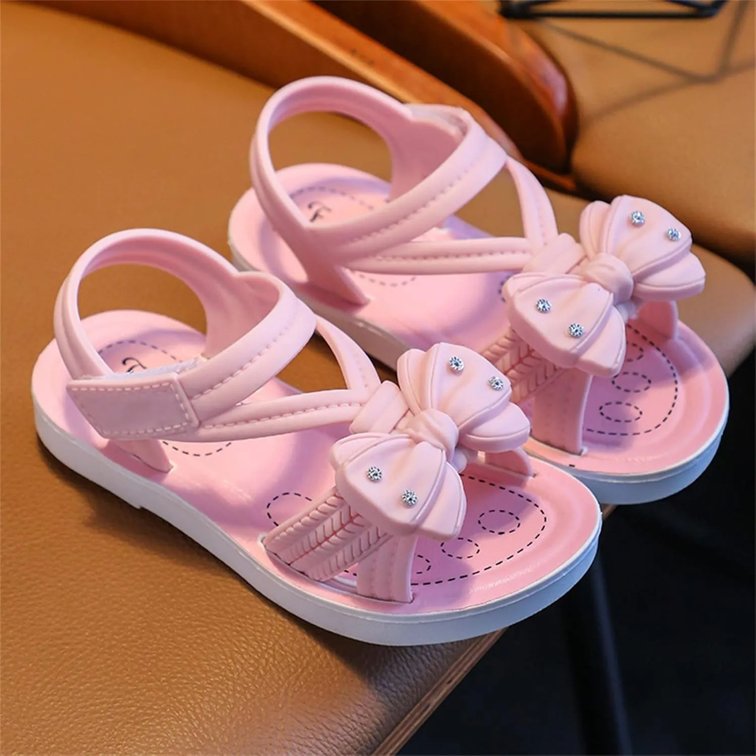 EnJoCho Baby Summer Shoes Children Soft Flat Shoes Fashion Comfortable Flower Sandals Lightweight Baby Princess Sandals