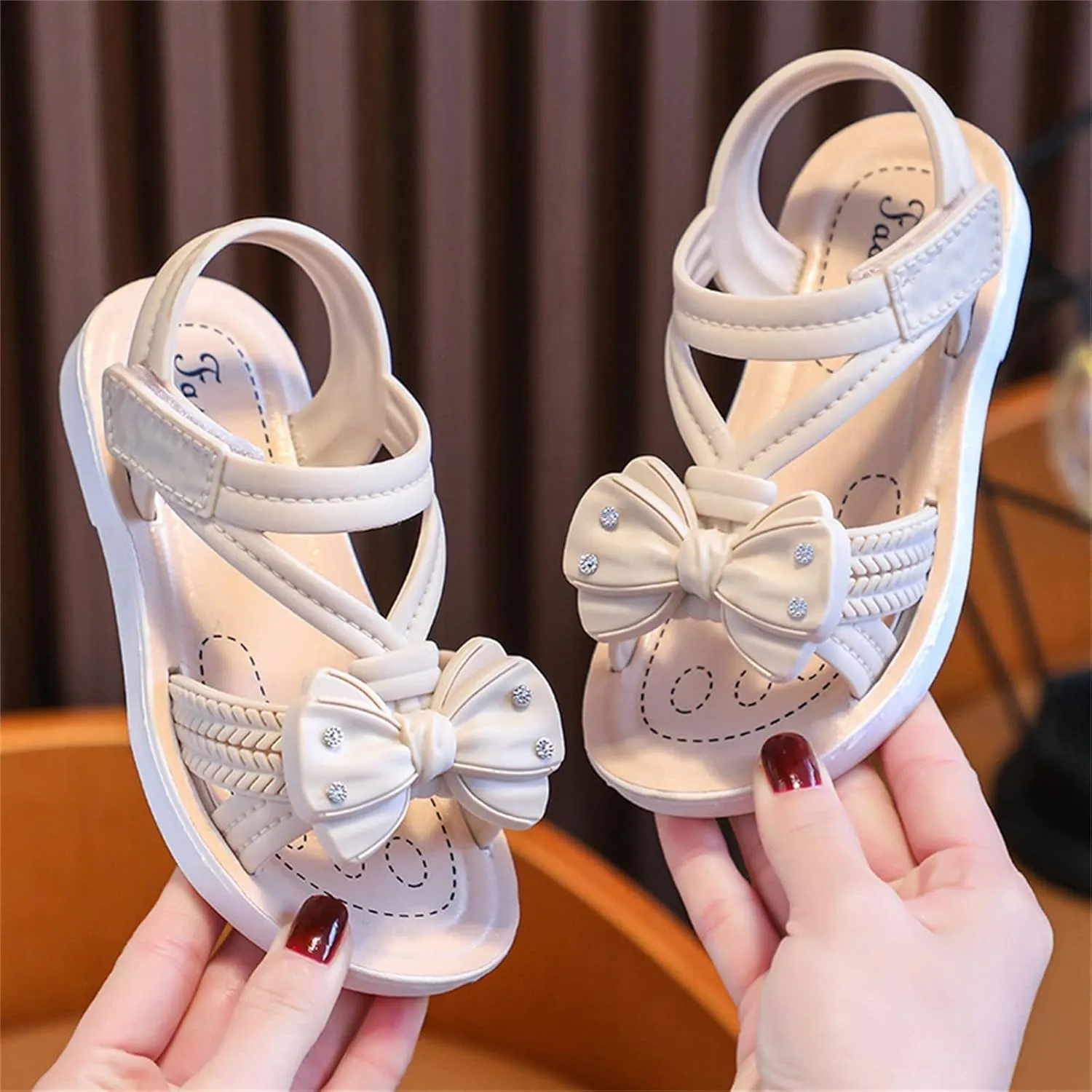 EnJoCho Baby Summer Shoes Children Soft Flat Shoes Fashion Comfortable Flower Sandals Lightweight Baby Princess Sandals