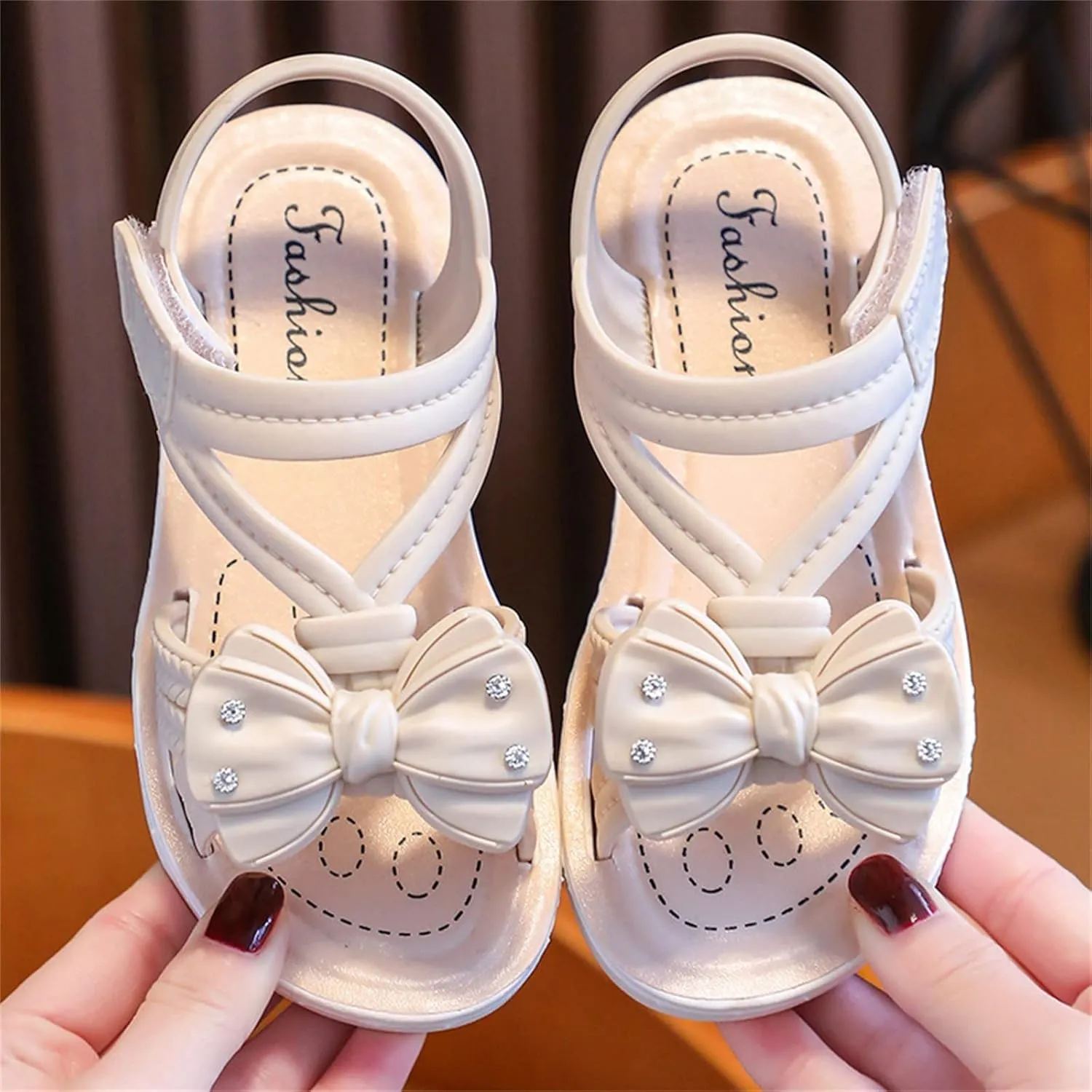 EnJoCho Baby Summer Shoes Children Soft Flat Shoes Fashion Comfortable Flower Sandals Lightweight Baby Princess Sandals