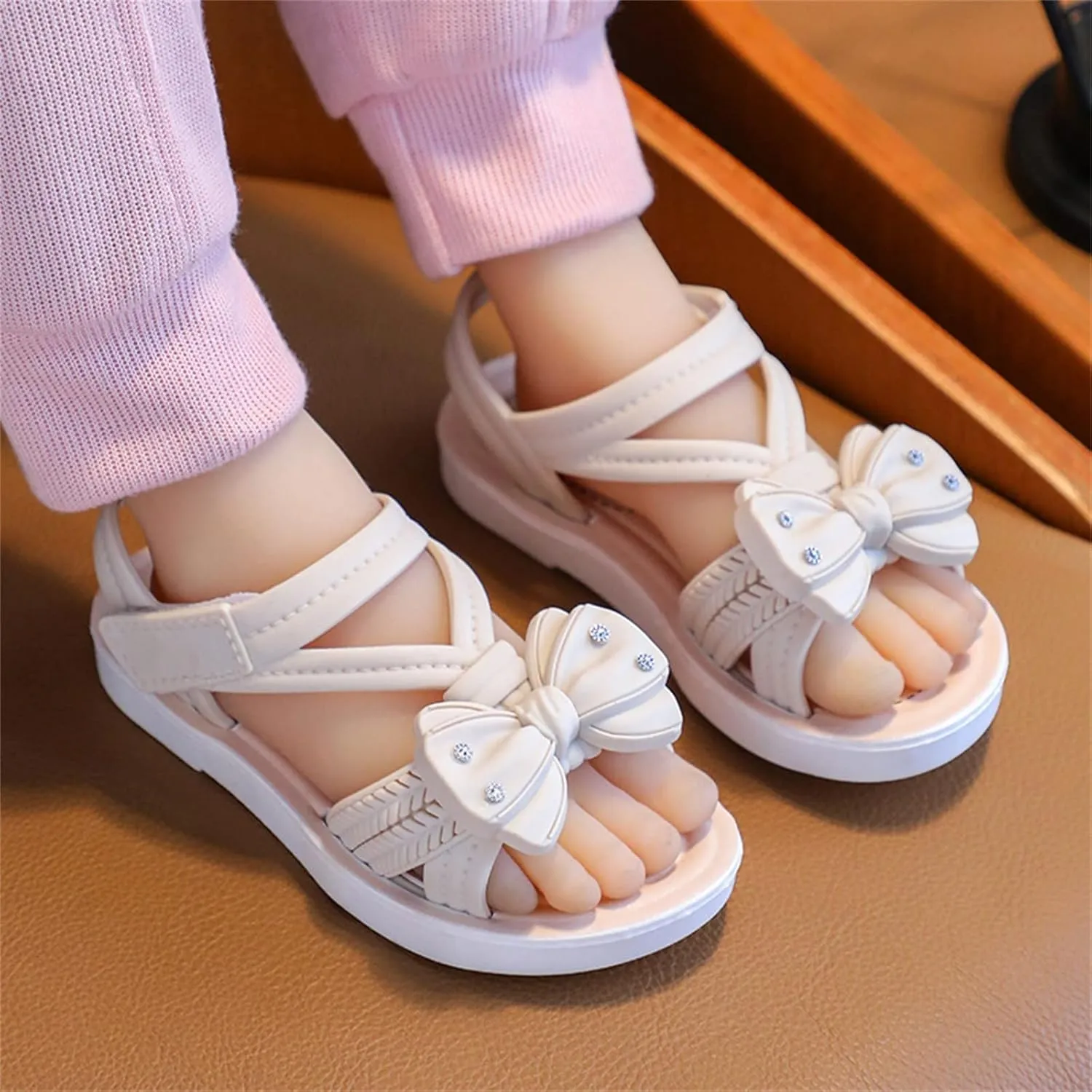 EnJoCho Baby Summer Shoes Children Soft Flat Shoes Fashion Comfortable Flower Sandals Lightweight Baby Princess Sandals