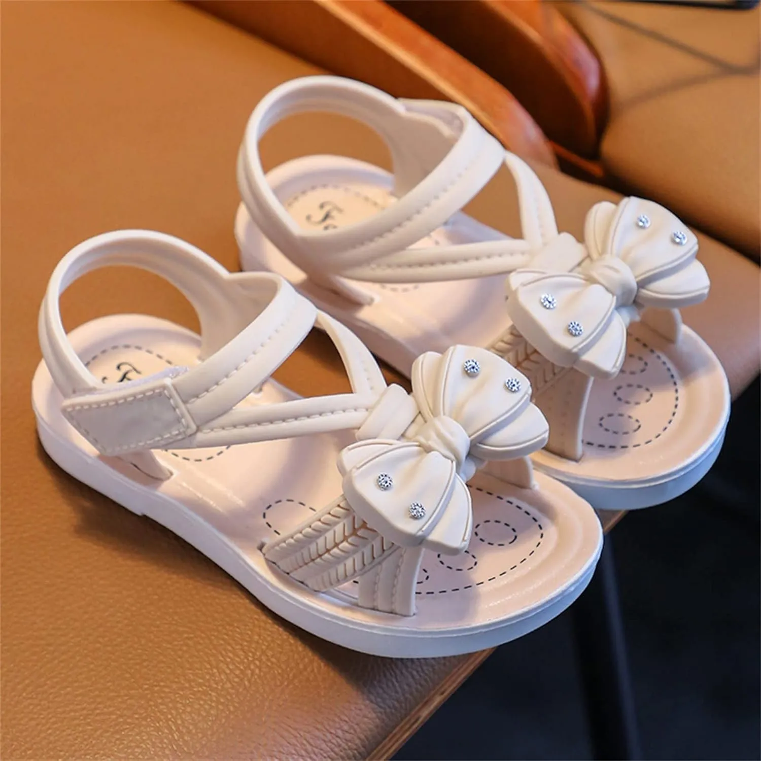 EnJoCho Baby Summer Shoes Children Soft Flat Shoes Fashion Comfortable Flower Sandals Lightweight Baby Princess Sandals