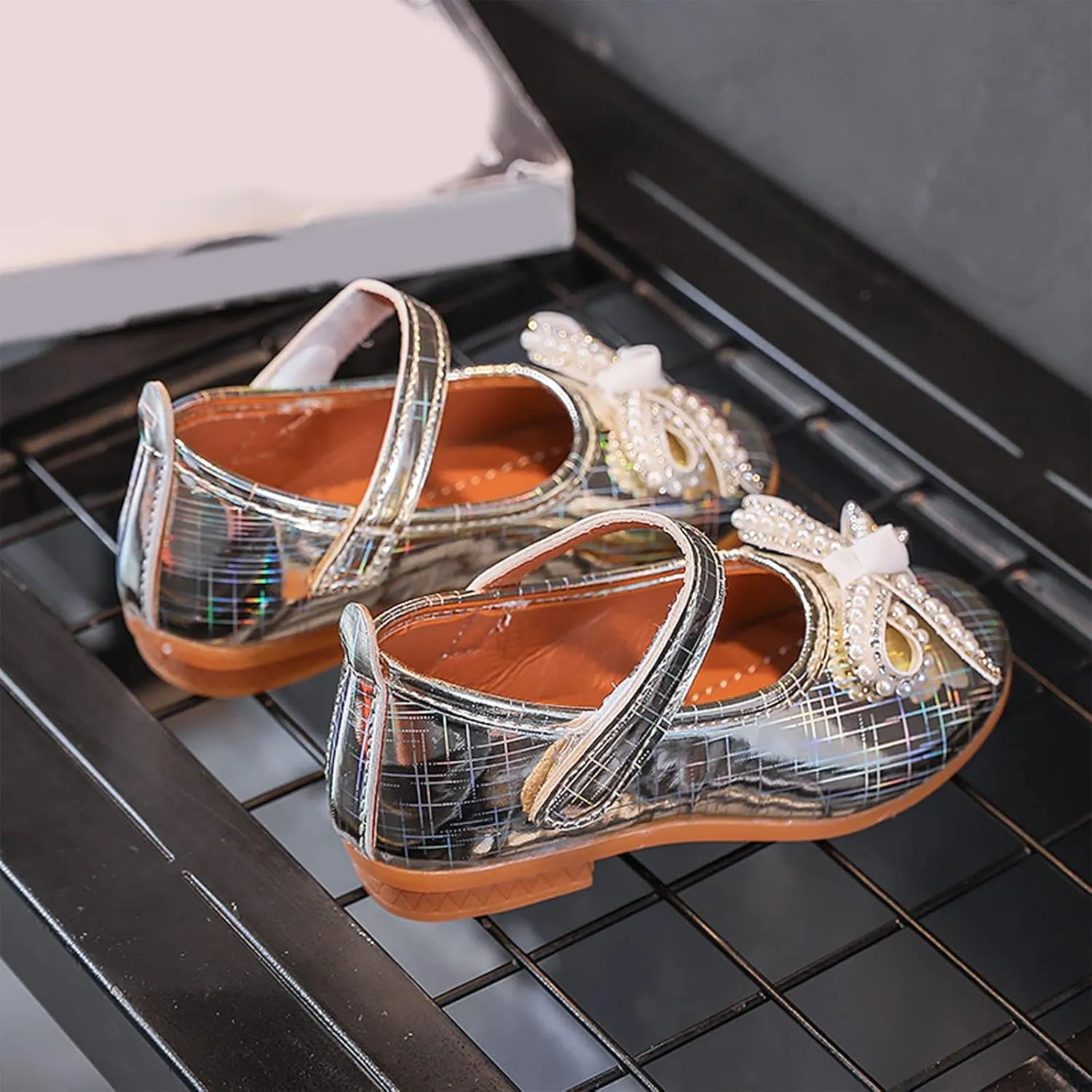 EnJoCho Casual Shoes for Girls Fashion Autumn Girls Casual Shoes Flat Lightweight Pearl Rhinestone Bow Cute Dress Shoes