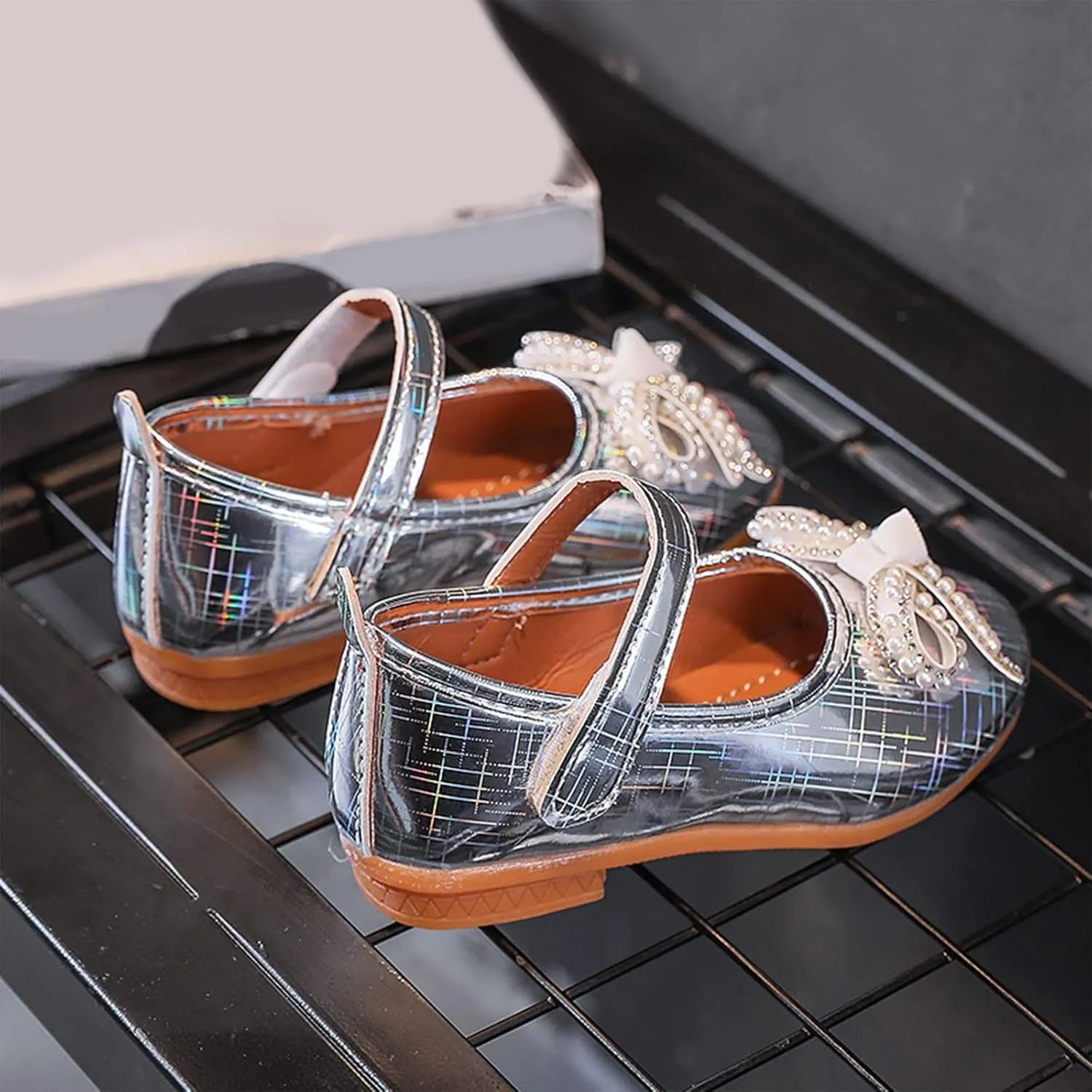 EnJoCho Casual Shoes for Girls Fashion Autumn Girls Casual Shoes Flat Lightweight Pearl Rhinestone Bow Cute Dress Shoes