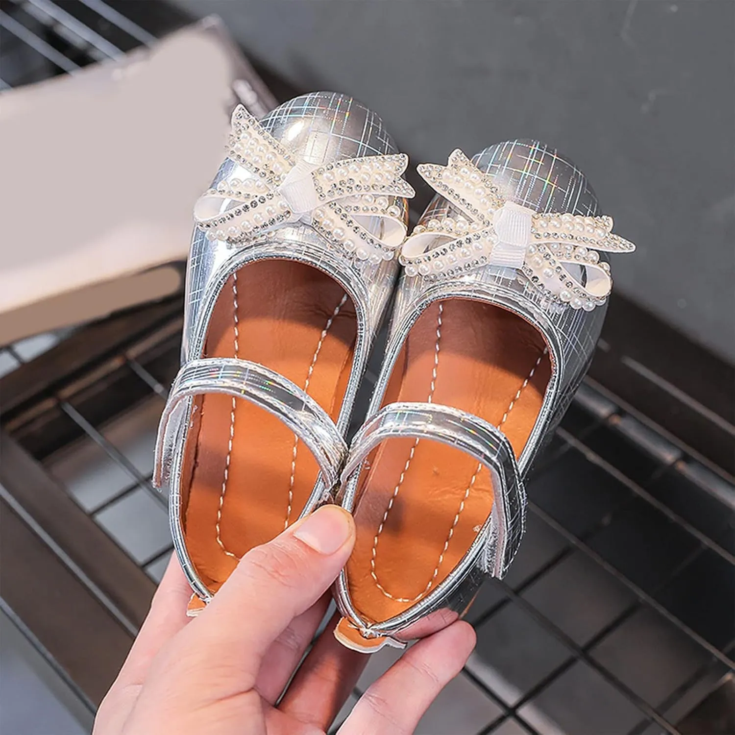 EnJoCho Casual Shoes for Girls Fashion Autumn Girls Casual Shoes Flat Lightweight Pearl Rhinestone Bow Cute Dress Shoes