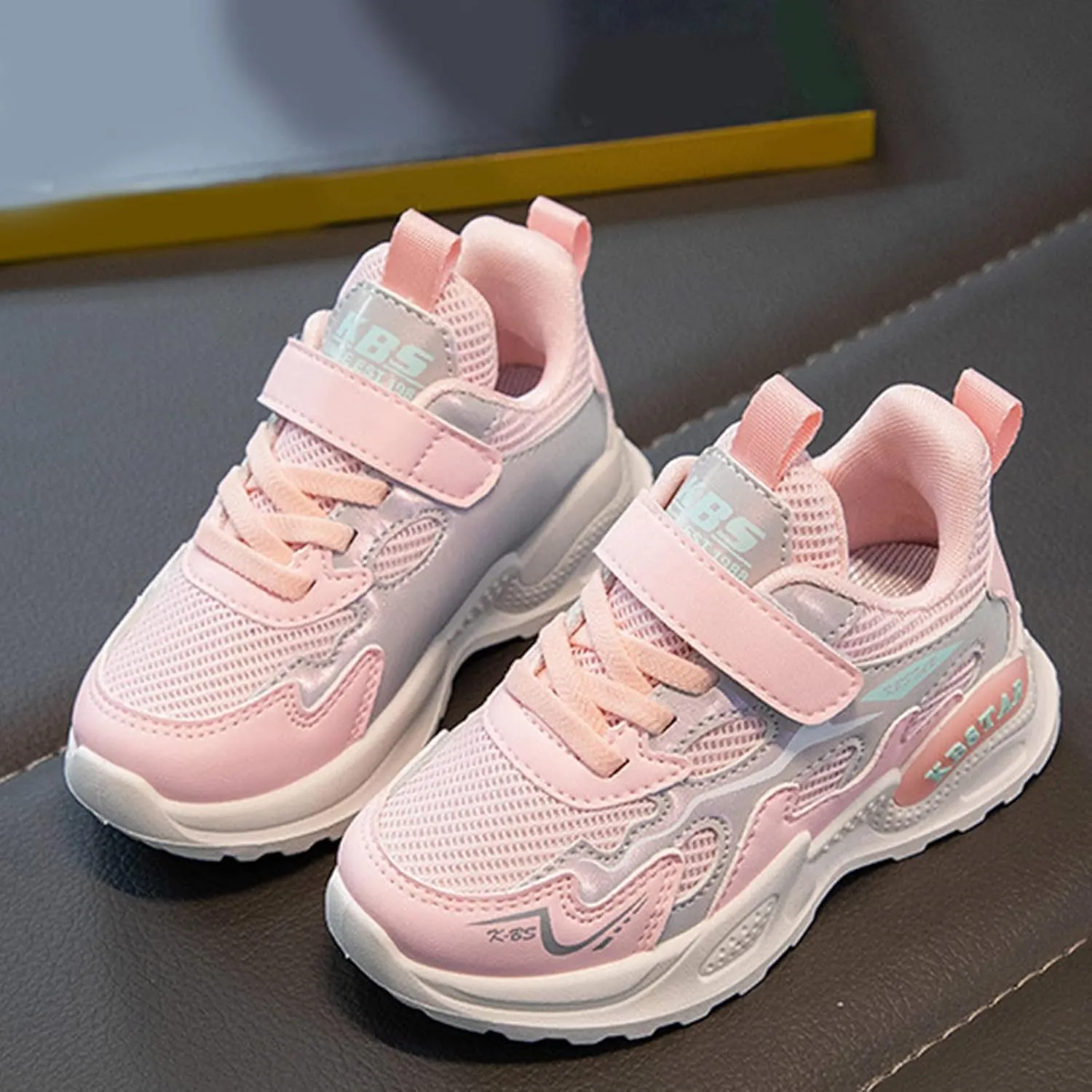 Fashion All Seasons Children Sports Girls Flat Lightweight Mesh Breathable and Comfortable Little Girl Slip on Shoes