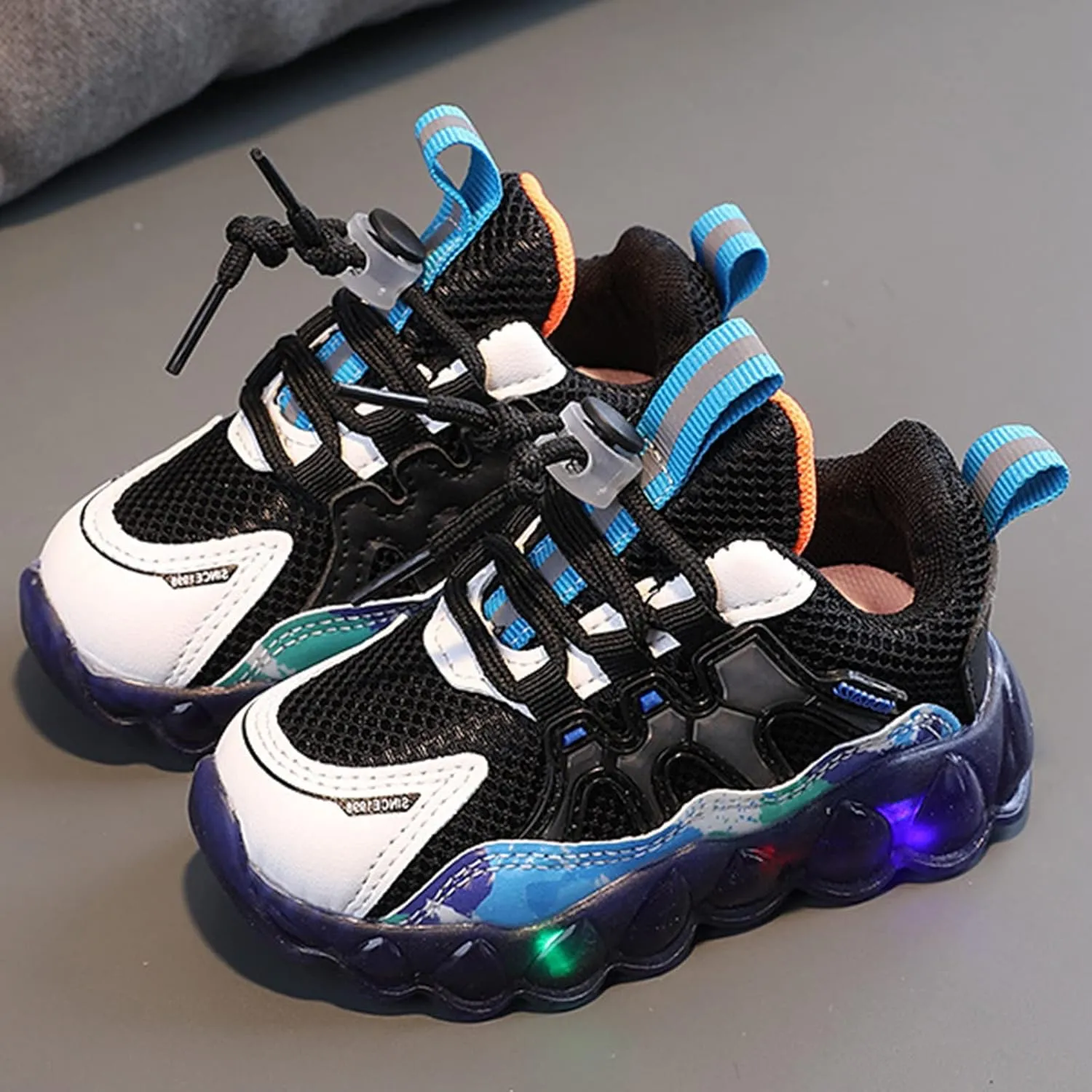Fashion Light Up Kids Shoes Breathable Soft Sole Lightweight Anti Slip Athletic Sneakers Toddler Glowing Trainer