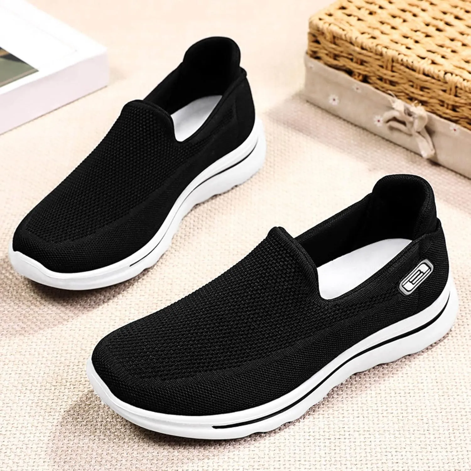 Fashion Summer Men Sports Shoes Flat Soft Bottom Non Slip Mesh Breathable Comfortable Slip On Mens Sneaker