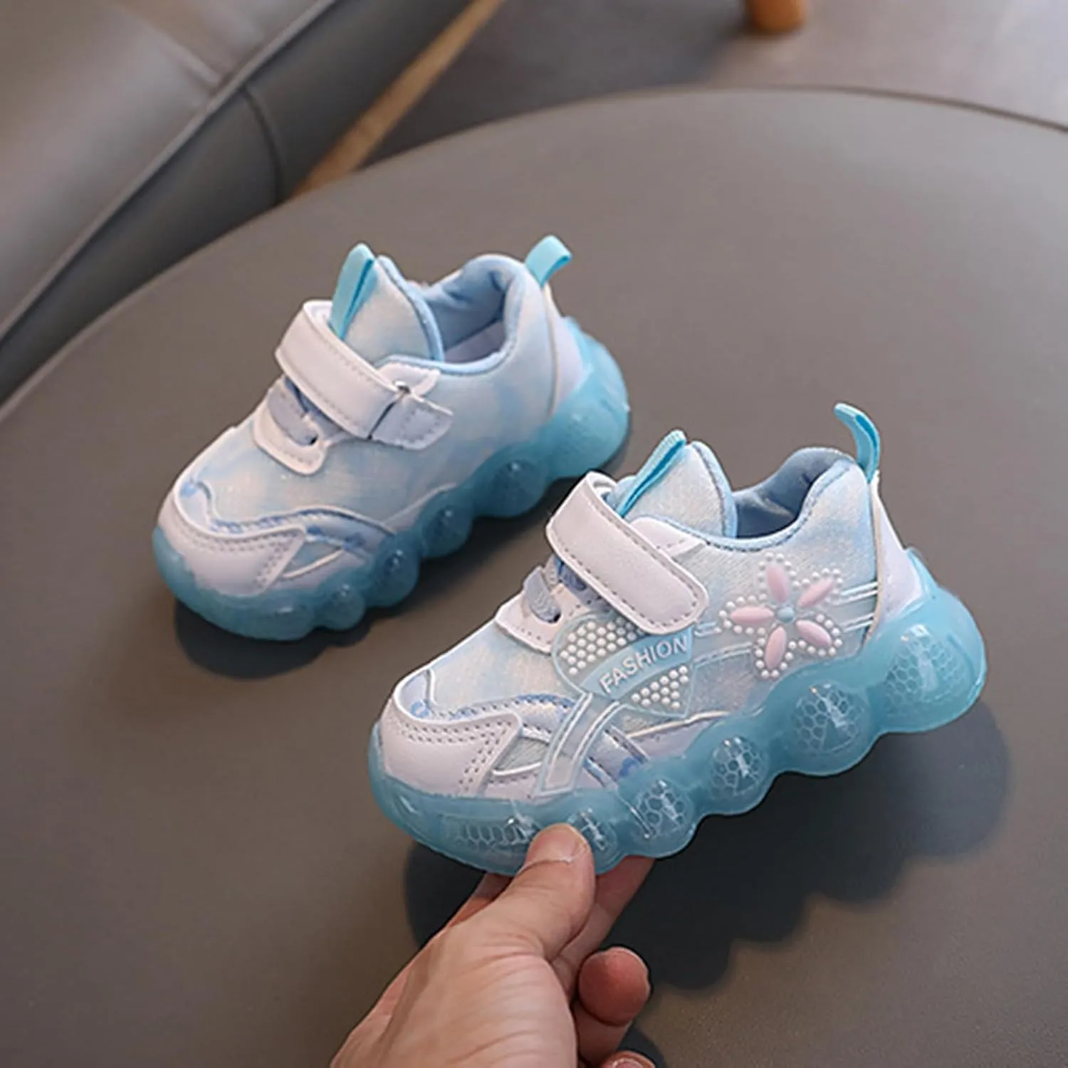 Kids Light Up Shoes Girls Boys Breathable Luminous Soft Sole Running Sport Sneaker Lace-Up Lightweight Soft Trainer
