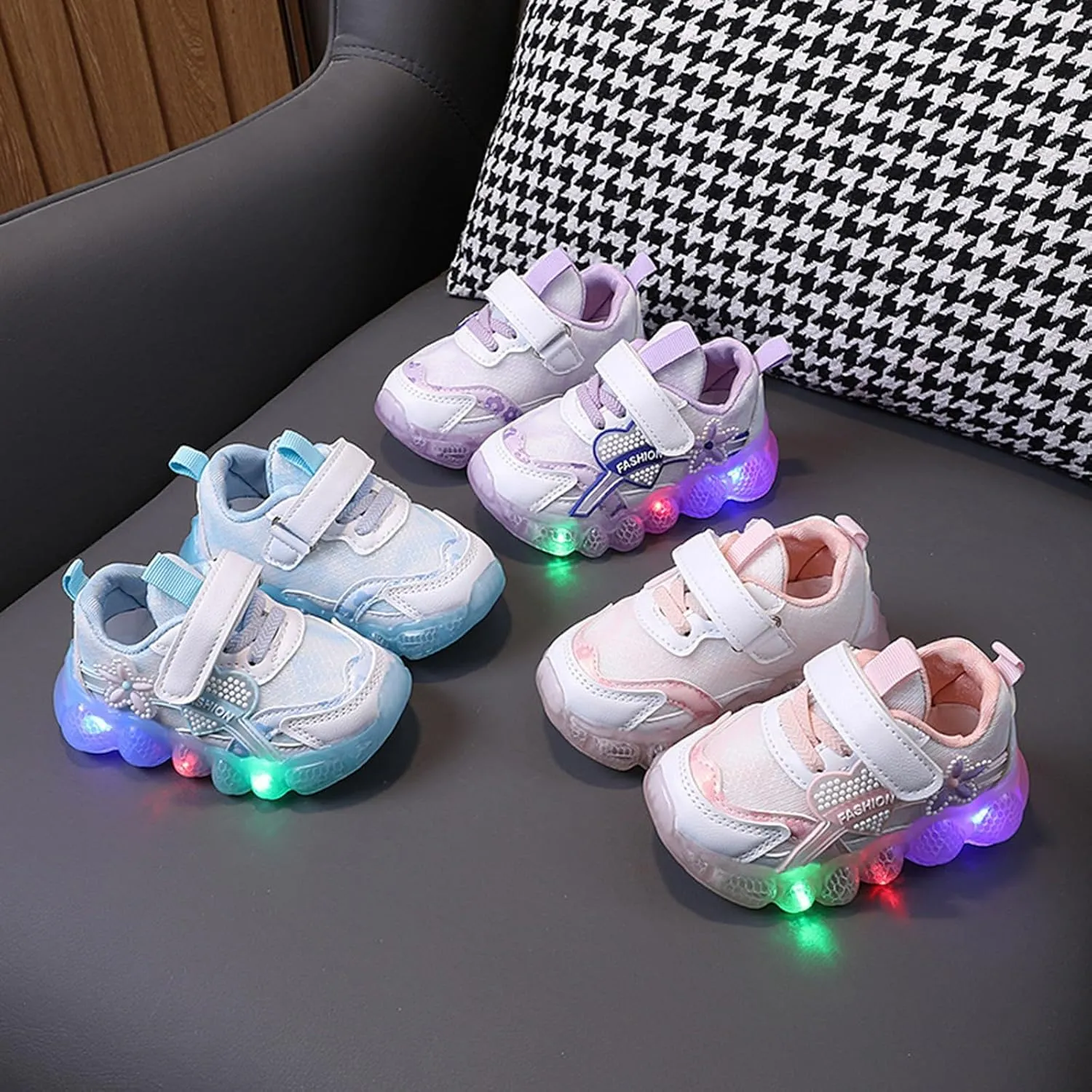 Kids Light Up Shoes Girls Boys Breathable Luminous Soft Sole Running Sport Sneaker Lace-Up Lightweight Soft Trainer