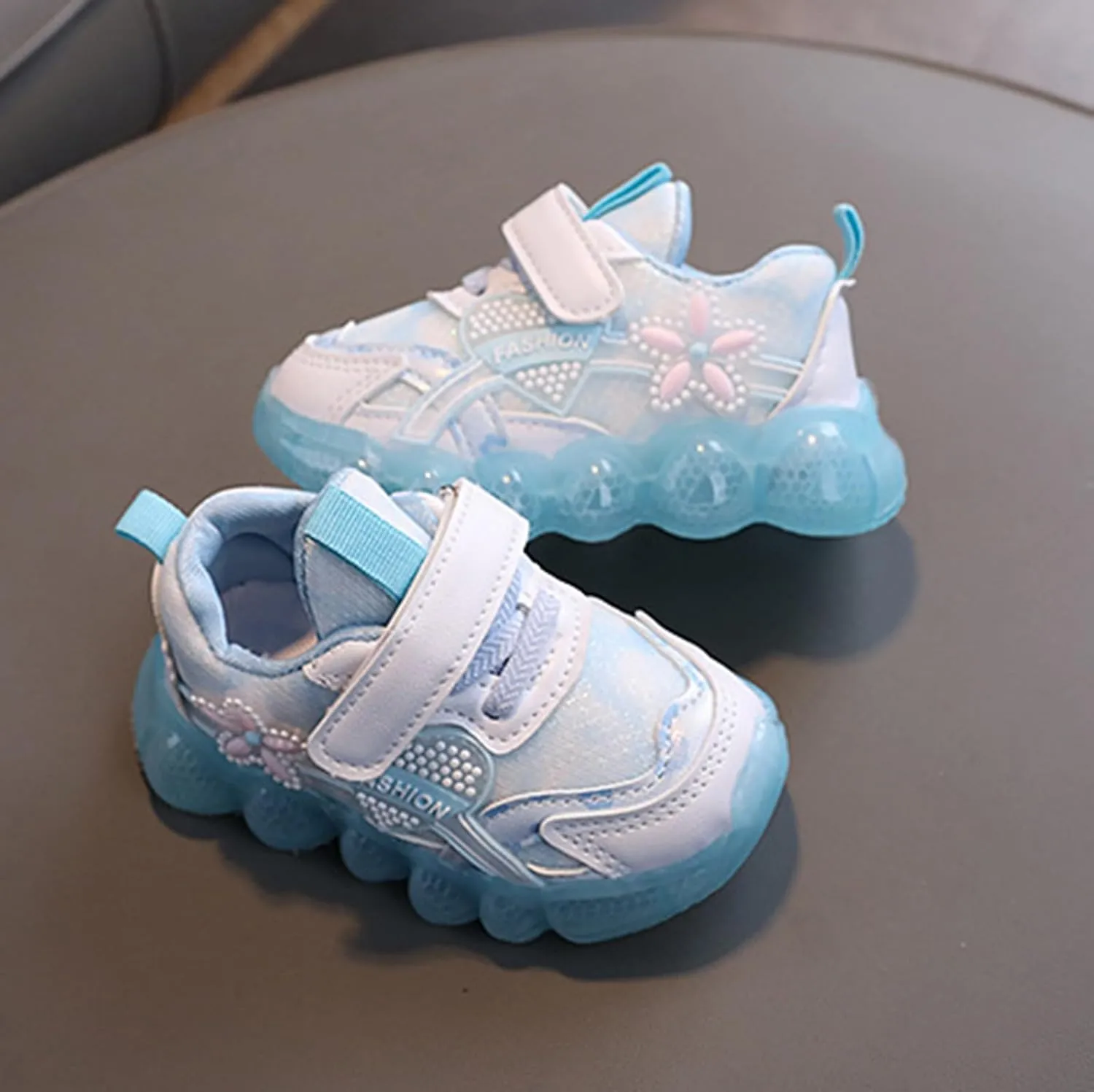 Kids Light Up Shoes Girls Boys Breathable Luminous Soft Sole Running Sport Sneaker Lace-Up Lightweight Soft Trainer