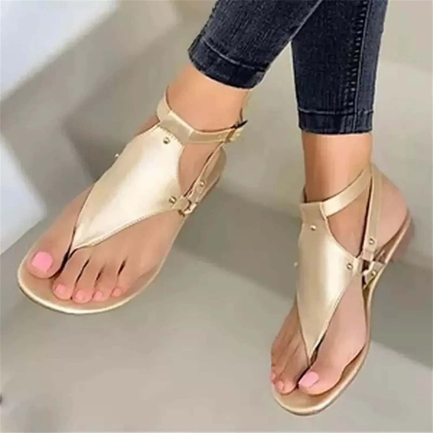 Lausiuoe Sandals Women Comfortable Beach Strappy Casual Wear Gladiator Flat Sandals Dressy Summer T-Strap Thong Flip Flops
