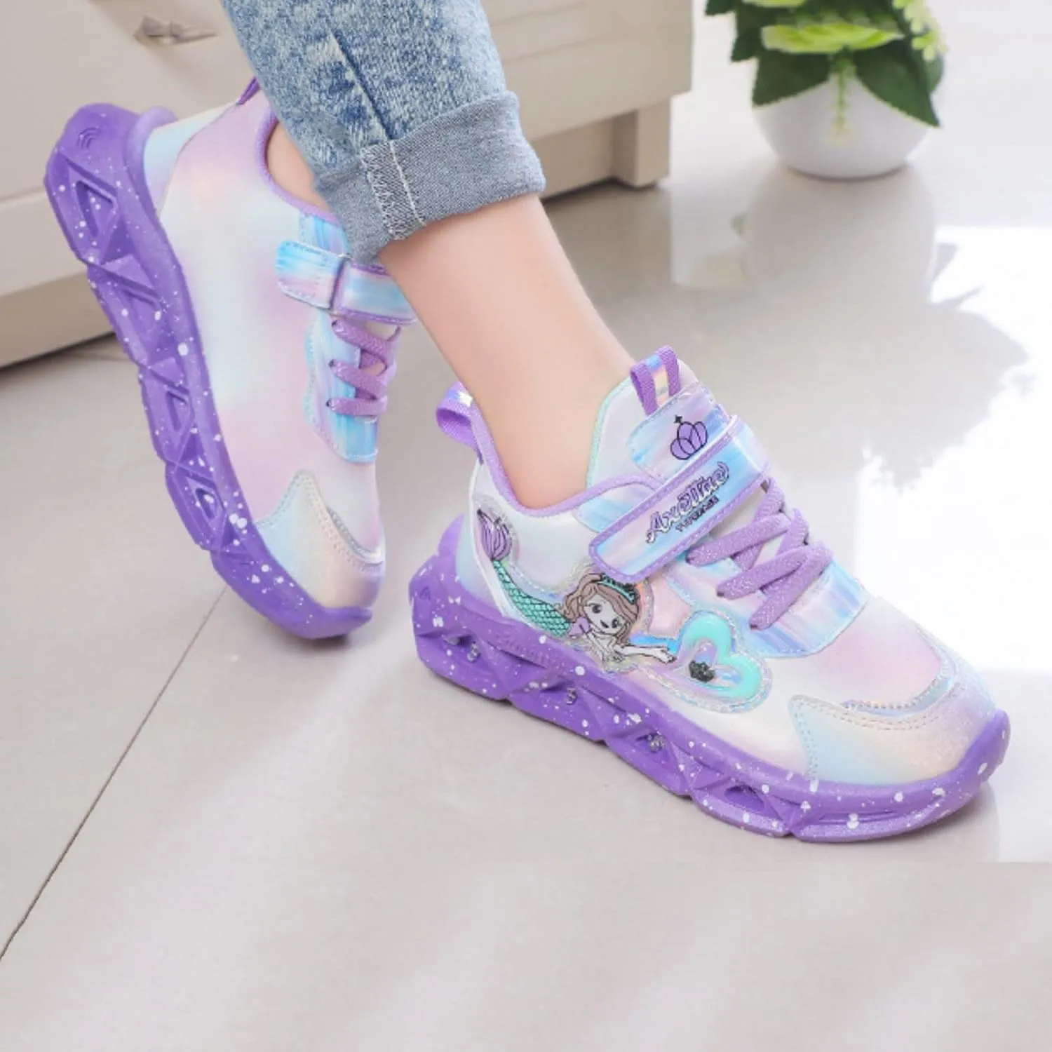 Light Up Shoes for Girls Kids Breathable Flashing Sneakers Lightweight Glowing Athletic Shoes Toddler Cute Sneaker