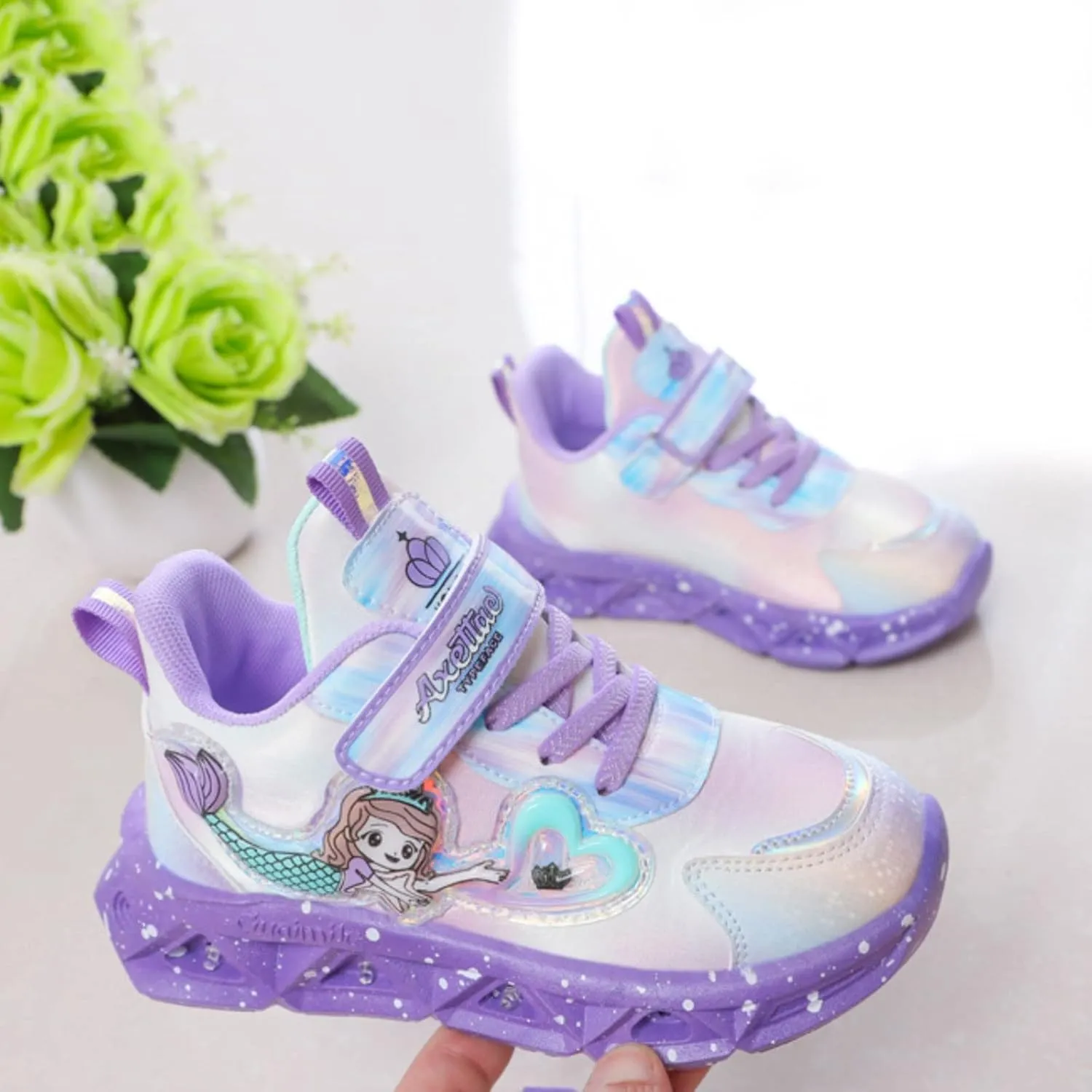 Light Up Shoes for Girls Kids Breathable Flashing Sneakers Lightweight Glowing Athletic Shoes Toddler Cute Sneaker
