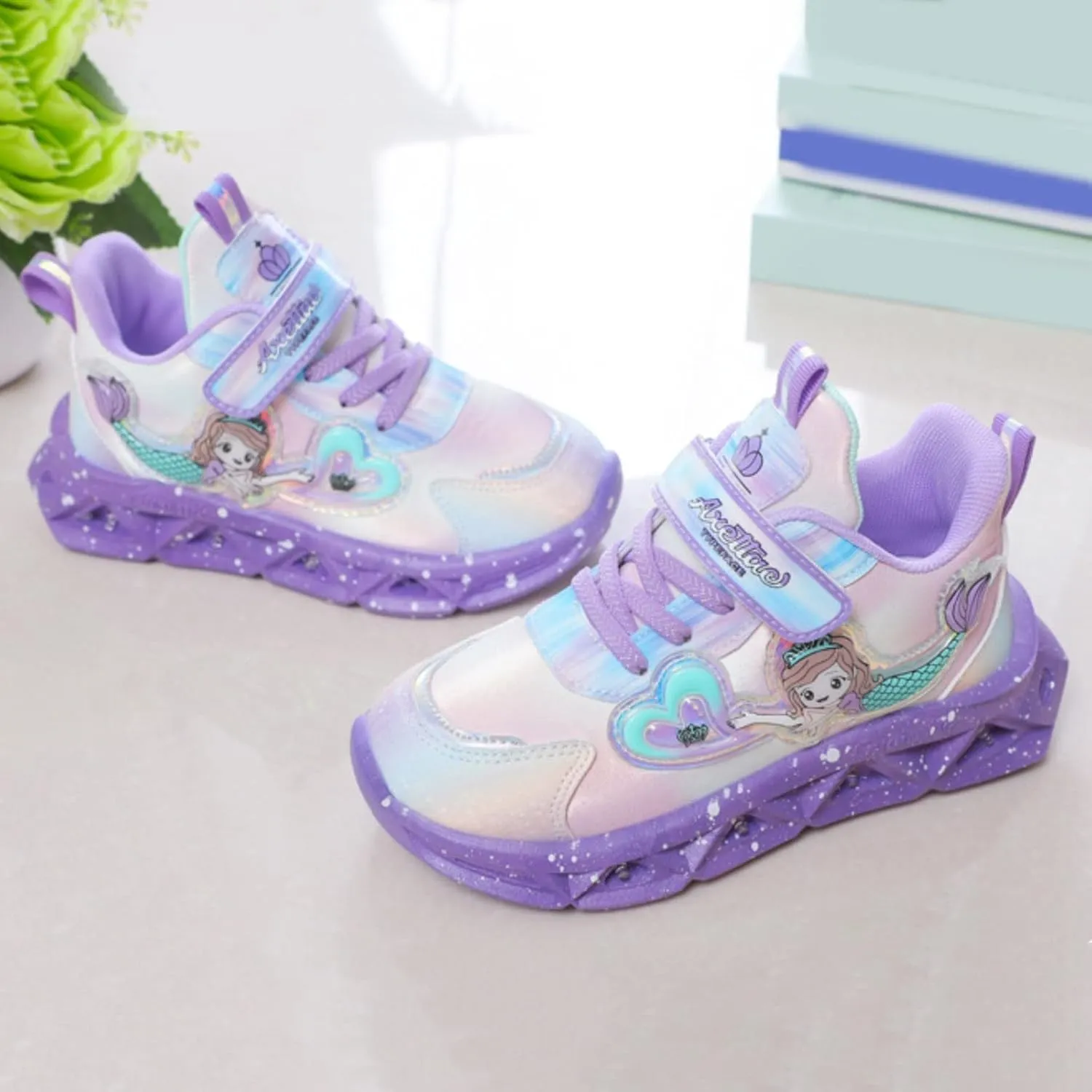 Light Up Shoes for Girls Kids Breathable Flashing Sneakers Lightweight Glowing Athletic Shoes Toddler Cute Sneaker