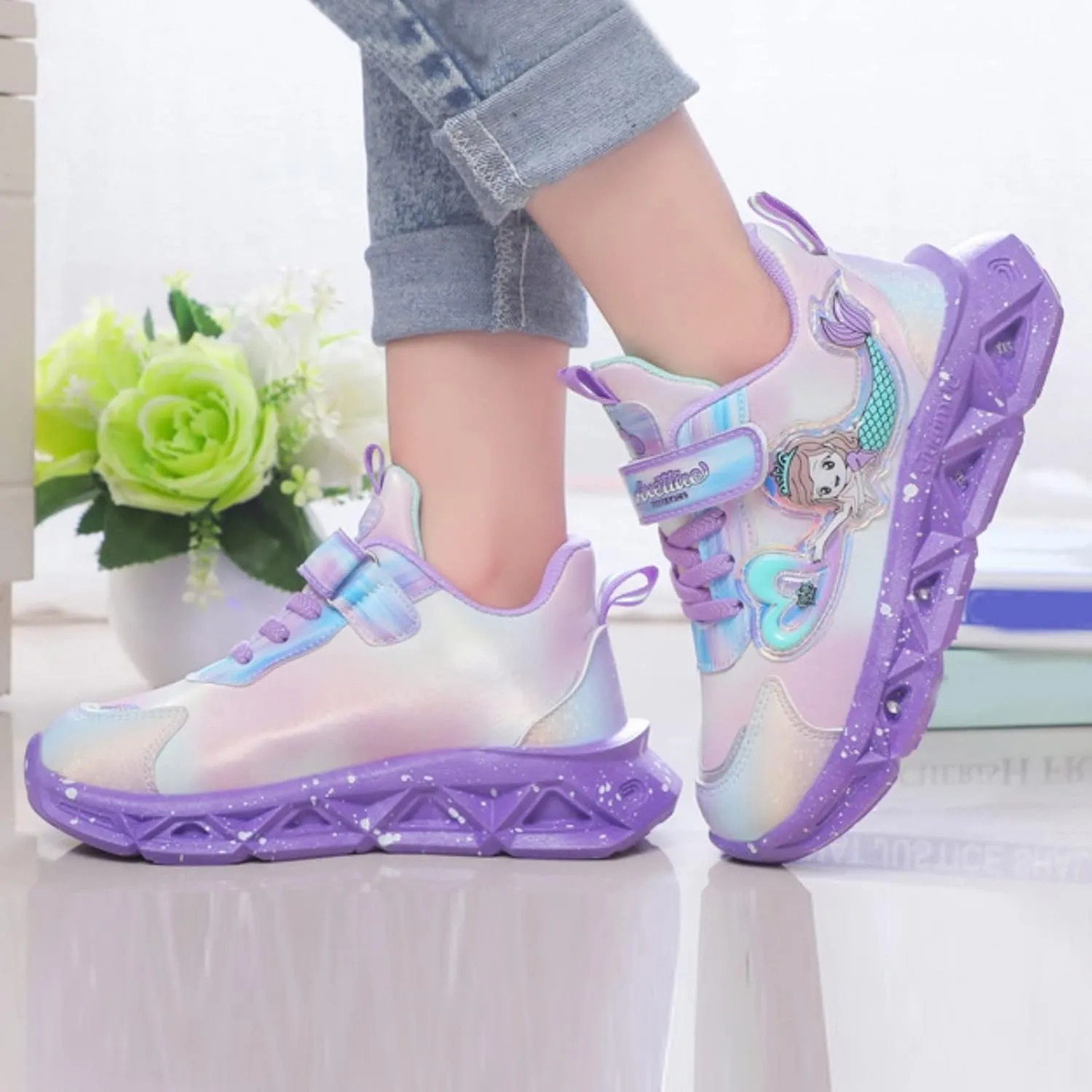 Light Up Shoes for Girls Kids Breathable Flashing Sneakers Lightweight Glowing Athletic Shoes Toddler Cute Sneaker