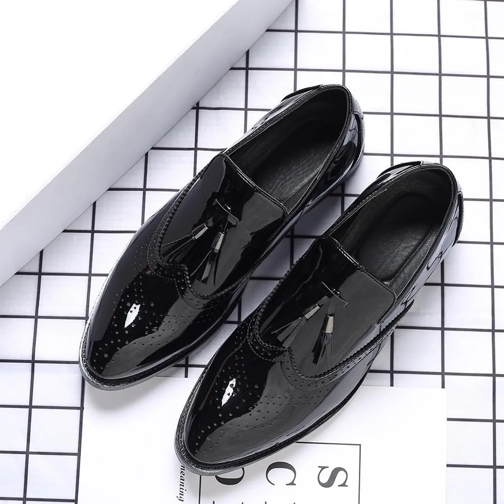 New Mens Loafers Pointed Toe Faux Leather Tassel Solid Color Wingtips Anti-Slip Flat Heel Flexible Wedding Party Slip-ons