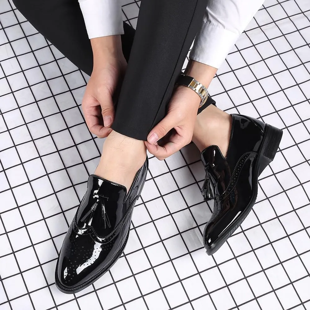 New Mens Loafers Pointed Toe Faux Leather Tassel Solid Color Wingtips Anti-Slip Flat Heel Flexible Wedding Party Slip-ons