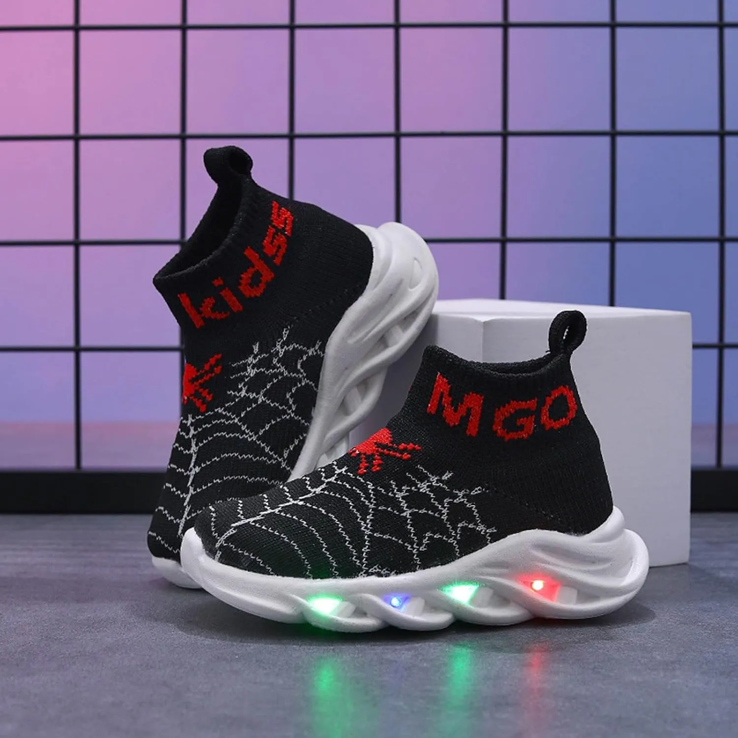 Toddler Boys Girls Light Up Shoes LED Lightweight Mesh Breathable Walking Sneakers Kids Fashion Boys Shoes Slip on