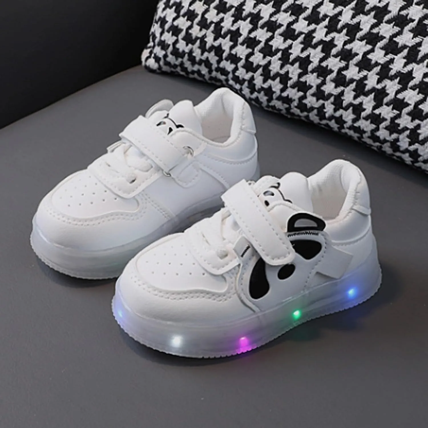 Toddler Boys Girls Light Up Shoes Little-Kids Flashing Led Soft Bottom Breathable First Sport Sneaker Boots for Girls