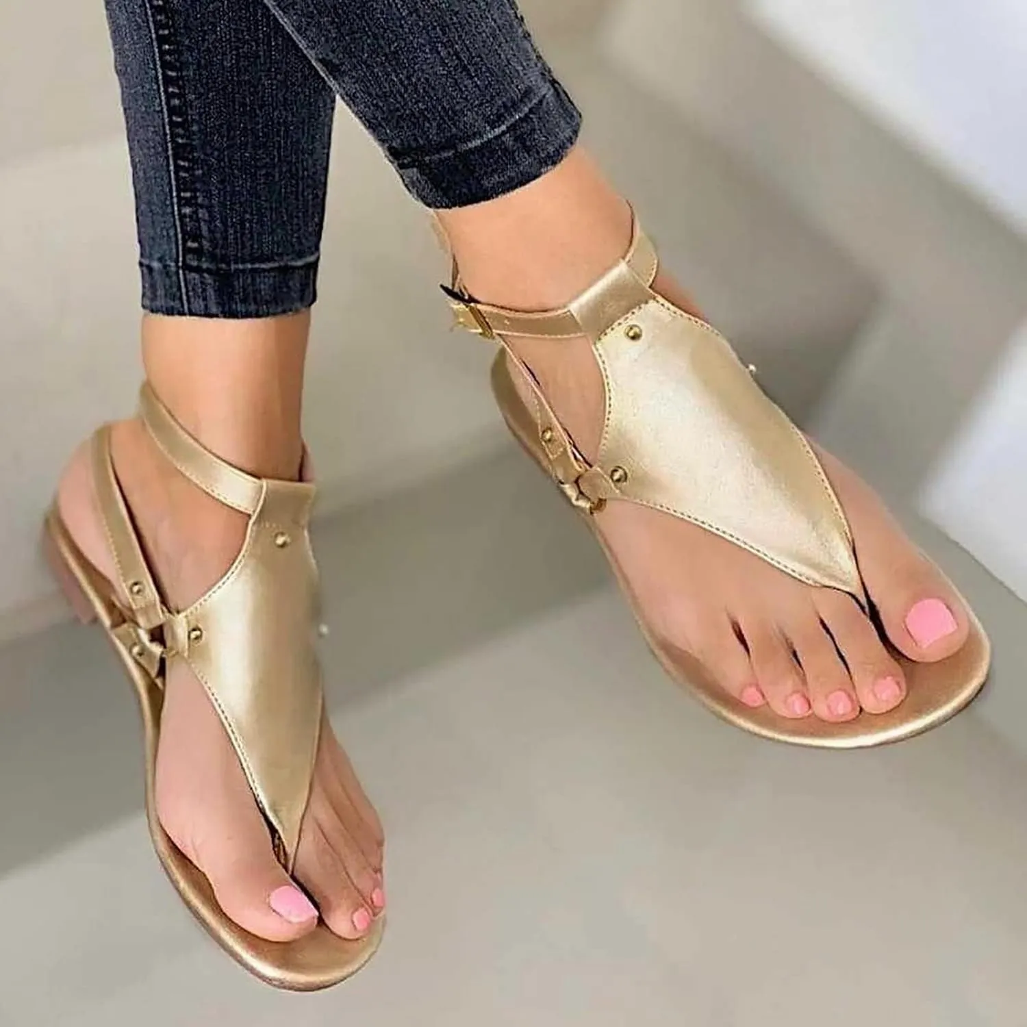 Womens Dressy Thong Sandals Low Heel Open Toe Flat Buckle Ankle Strap Comfortable Shoes Beach Walking Gladiator Roman Sandals Breathable Casual Soft Shoes